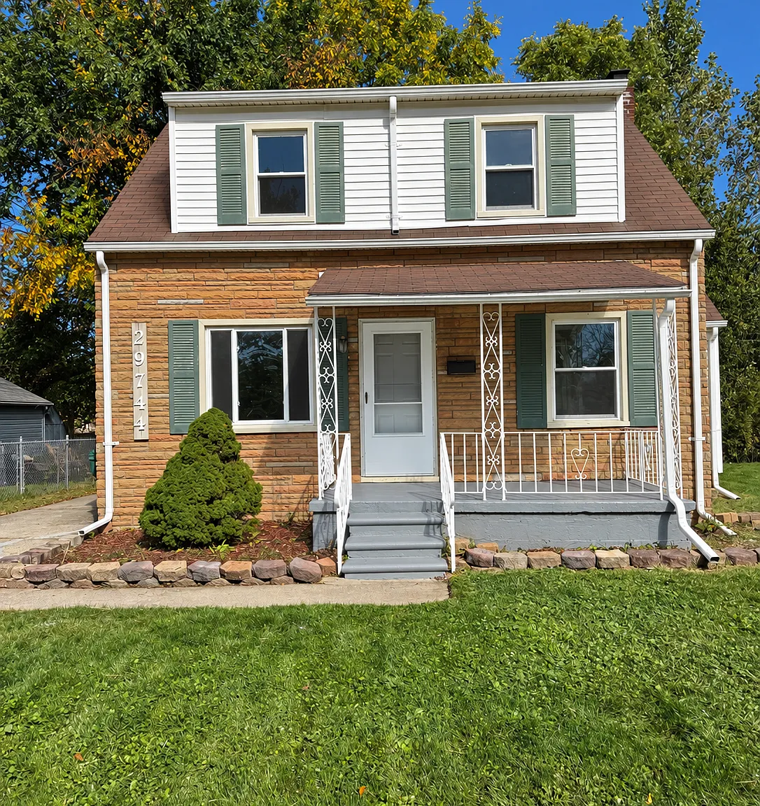 3 bed, 913 sqft, $1,649 — Photo 1