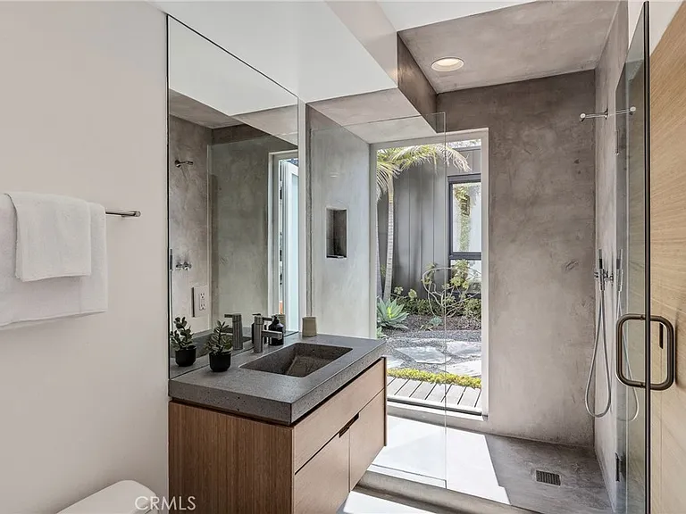 27 Driftwood St — Photo 11