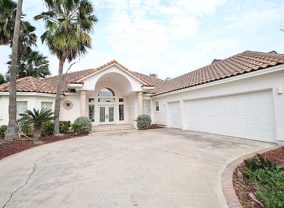 3rd image of 2304 Red River Dr