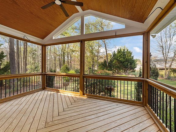 3rd image of 1900 Middle Ridge Dr