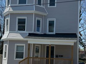 160 Robeson St, Fall River, MA