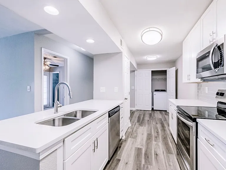 Live Easy. Live Elevated. Live 2100 Defoors. — Photo 127
