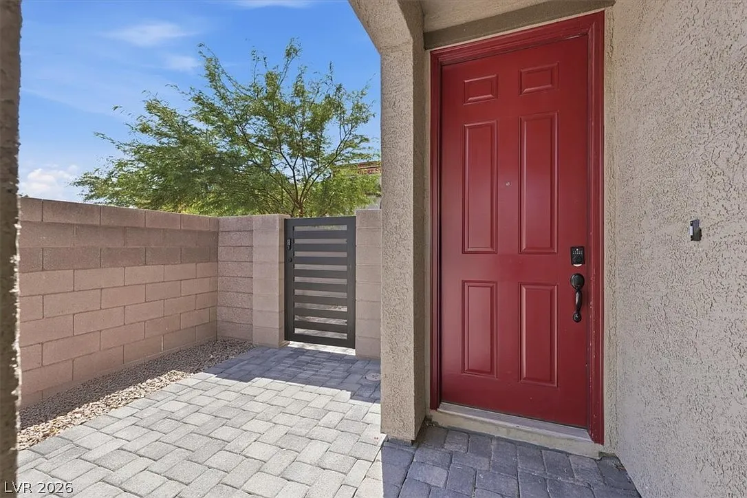 5 bed, 3.0 bath, 2477 sqft, $2,800 — Photo 2