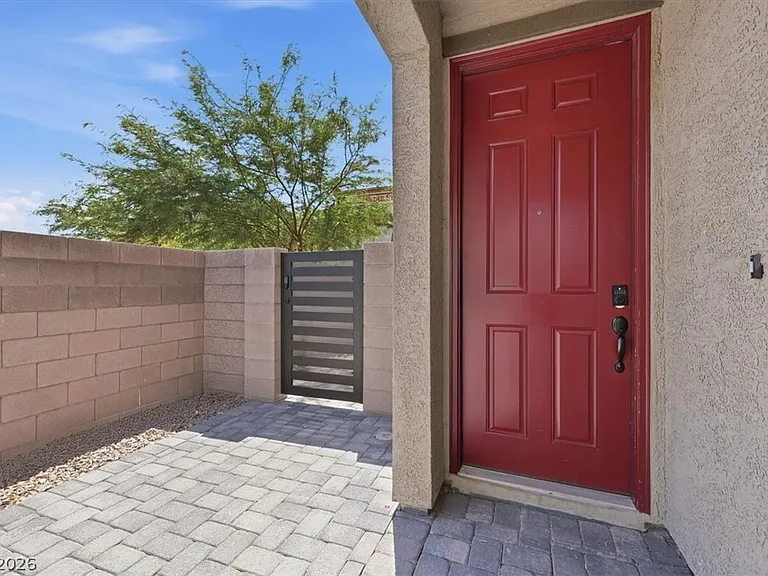 4061 Campeche Ave — Photo 2