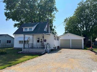 112 Henninger Dr, Rushville, IL 62681