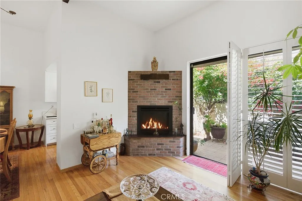1 bed, 1032 sqft, $3,300 — Photo 4