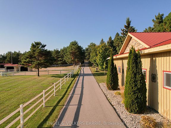 4th image of 419 Goodwood Rd