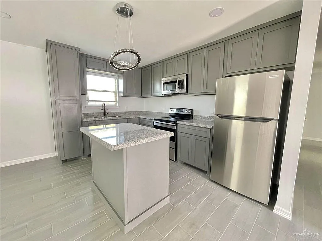 3 bed, 2.0 bath, 1087 sqft, $1,150 — Photo 4