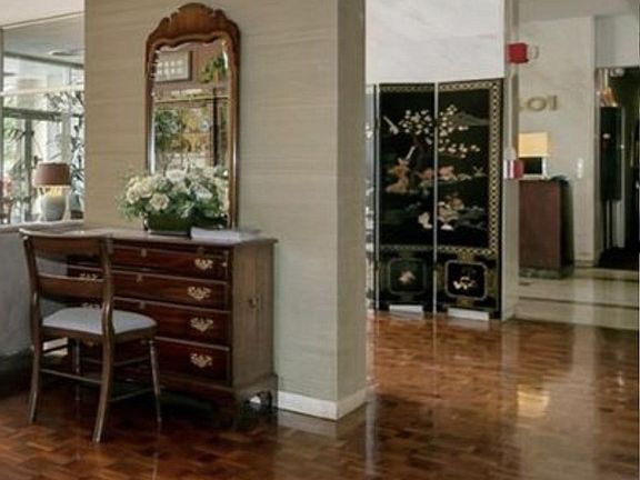 Nice meeting area and 24 hours a day security worker