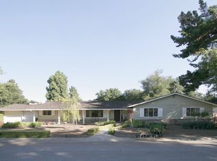 692 Meadow Ln, Los Altos, CA 94022