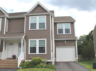3 Holly Ln UNIT 3, Unionville, CT 06085