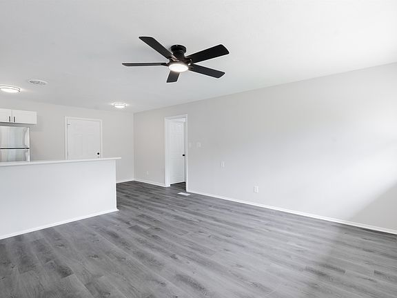 4th image of 326 Meadowbrook Ln