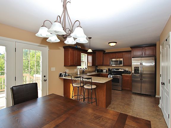 4th image of 1104 Ishee Dr