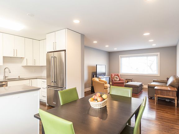 4th image of 5207 N Rockwell St #1-A