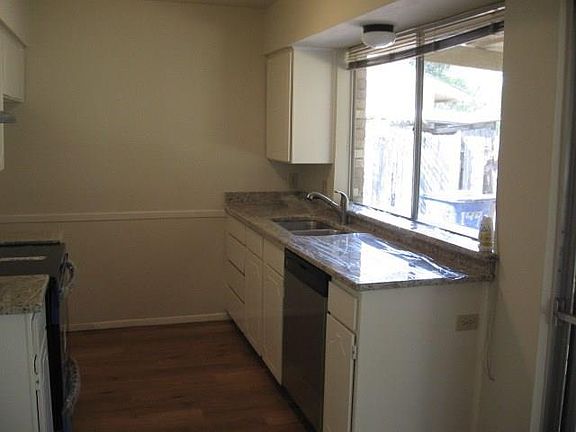4th image of 2106 Scarlet Oaks Dr