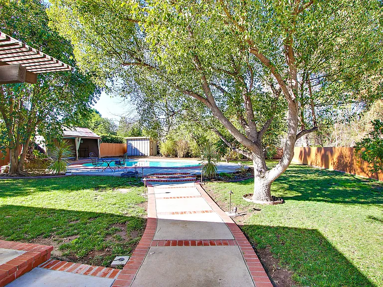 5923 Jumilla Ave — Photo 5