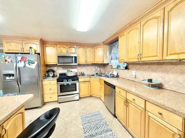 68 Brinkerhoff Street image 18 of 41