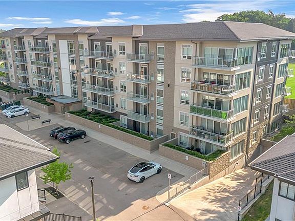 4th image of 16 Markle Cres #208