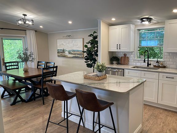 4th image of 328 Darby Drive