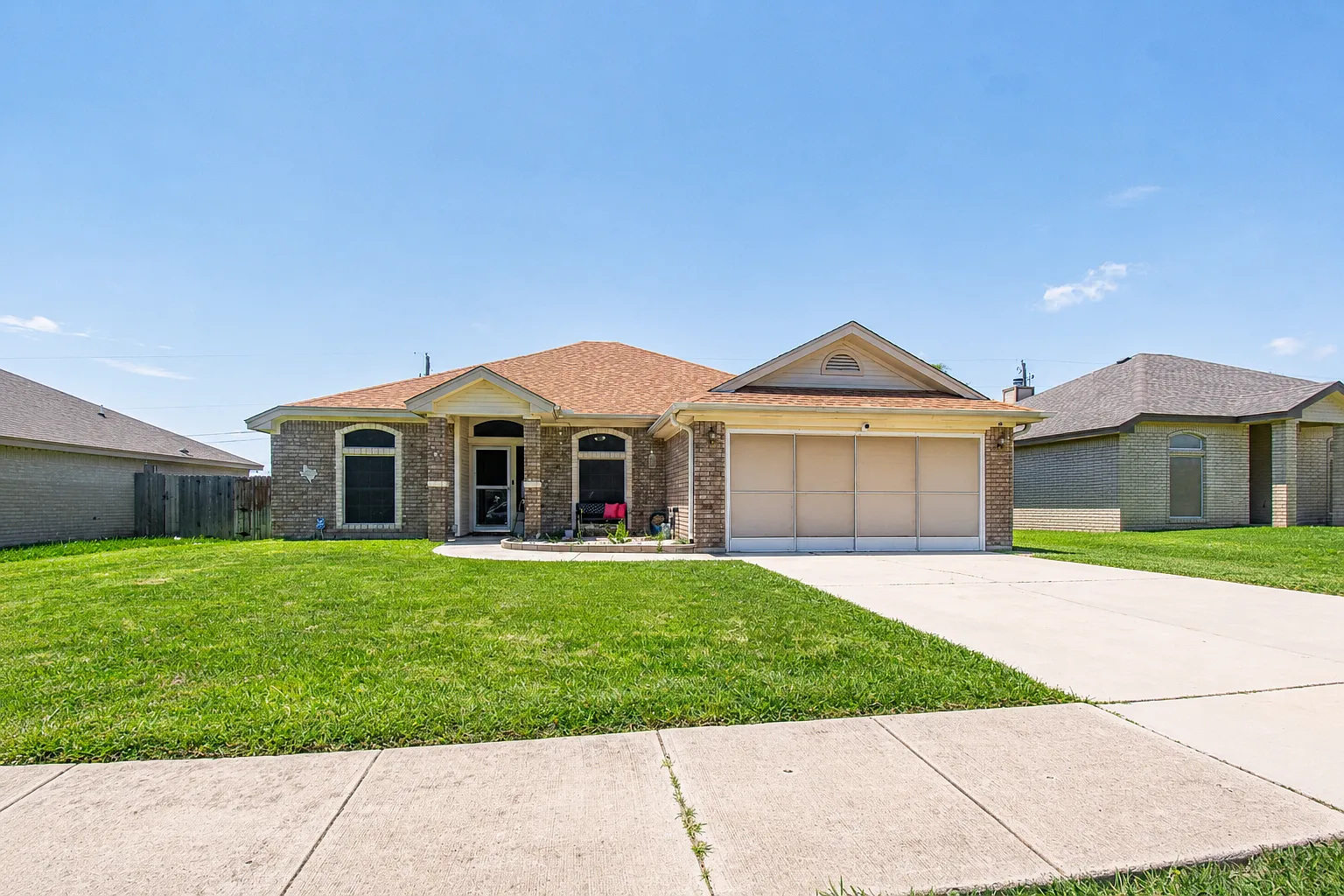 4 bed, 2.0 bath, 1890 sqft, $1,800 — Photo 1