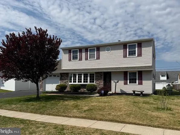 55 Canoe Birch Rd, Levittown, PA 19057