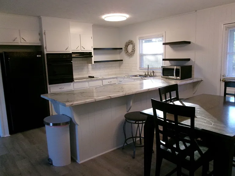 320 Broken Saddle Ln — Photo 8