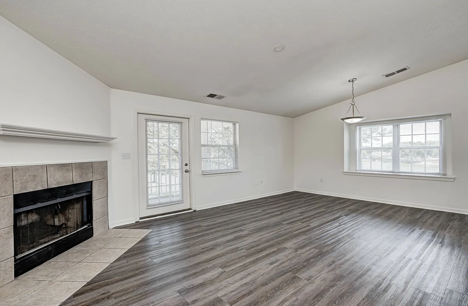 Bayshore Apartments — Photo 2