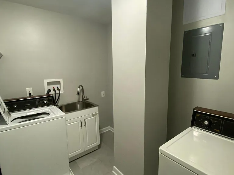 206 Oak St #1 — Photo 24