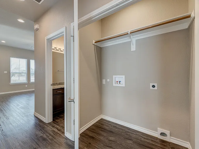 1310 N Reagan St — Photo 15