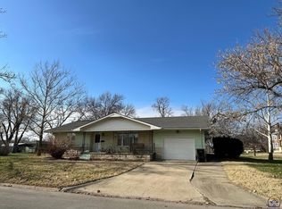 121 Mulberry St, Cottonwood Falls, KS 66845