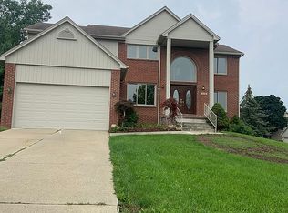 1718 Janet Dr, West Bloomfield, MI