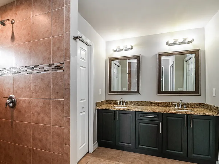2025 SW 32nd St — Photo 11