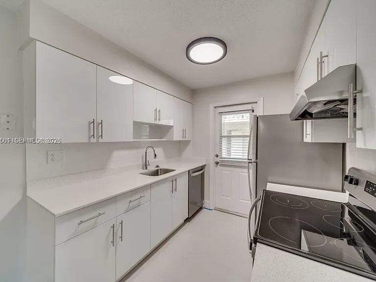 841 SW 74th Ter #201E — Photo 2