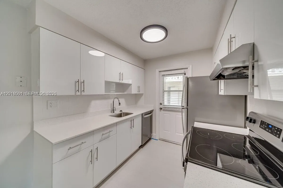Building Photo - 841 SW 74th Ter #201E