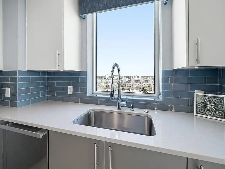15 Avalon St #704 — Photo 18