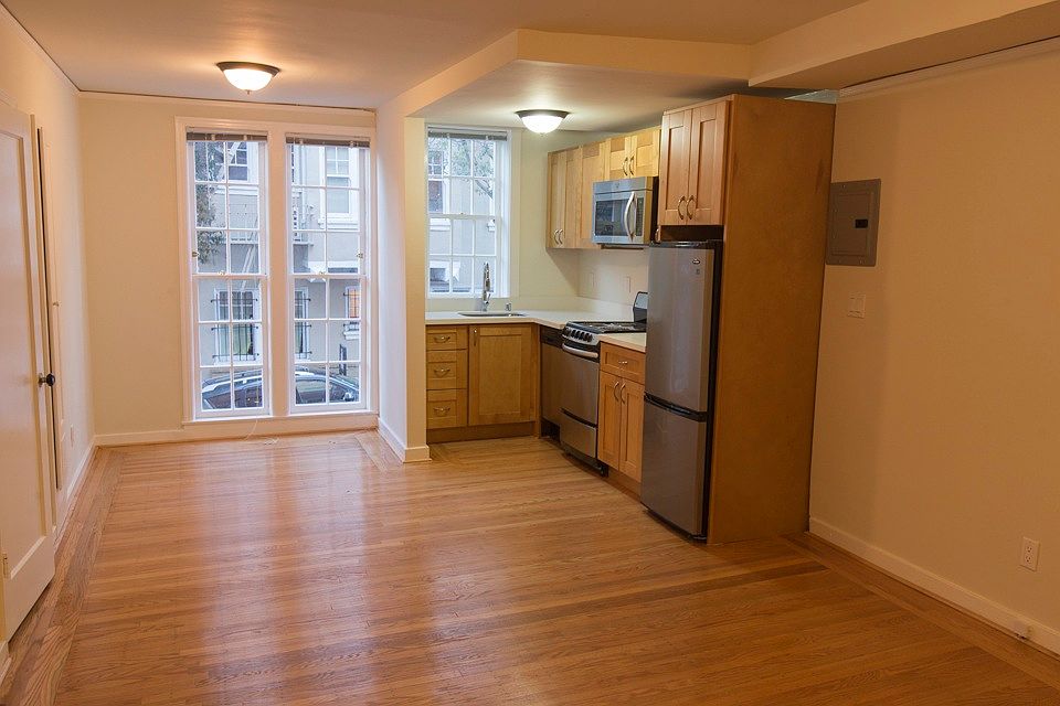 1st image of 130 Frederick St APT 1