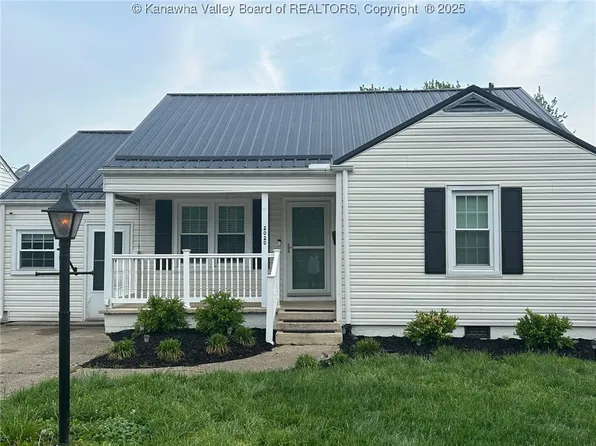 2020 Kanawha Ter, Saint Albans, WV 25177