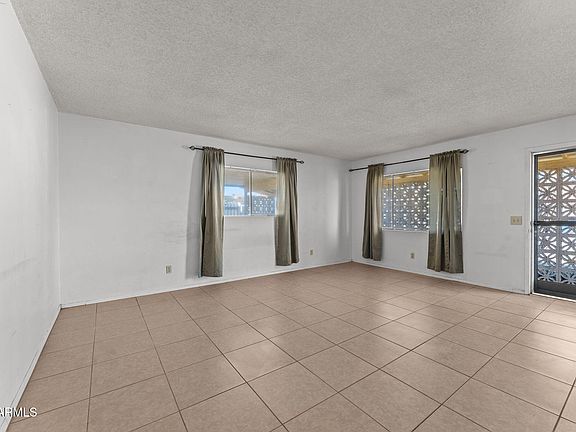 3rd image of 433 N OXBOW Drive