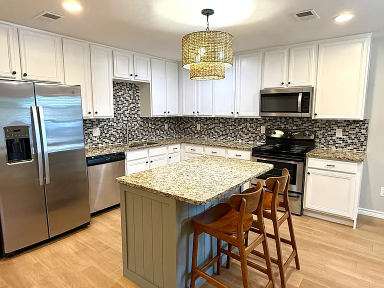1109 E Avenue M — Photo 9