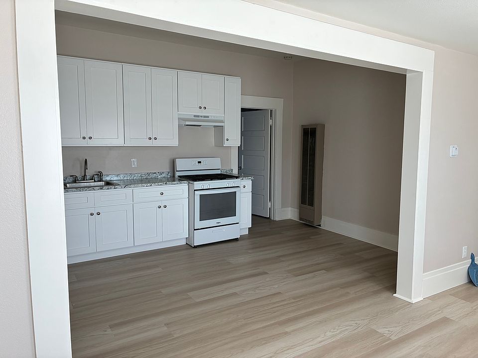 1st image of 715 W Olive St