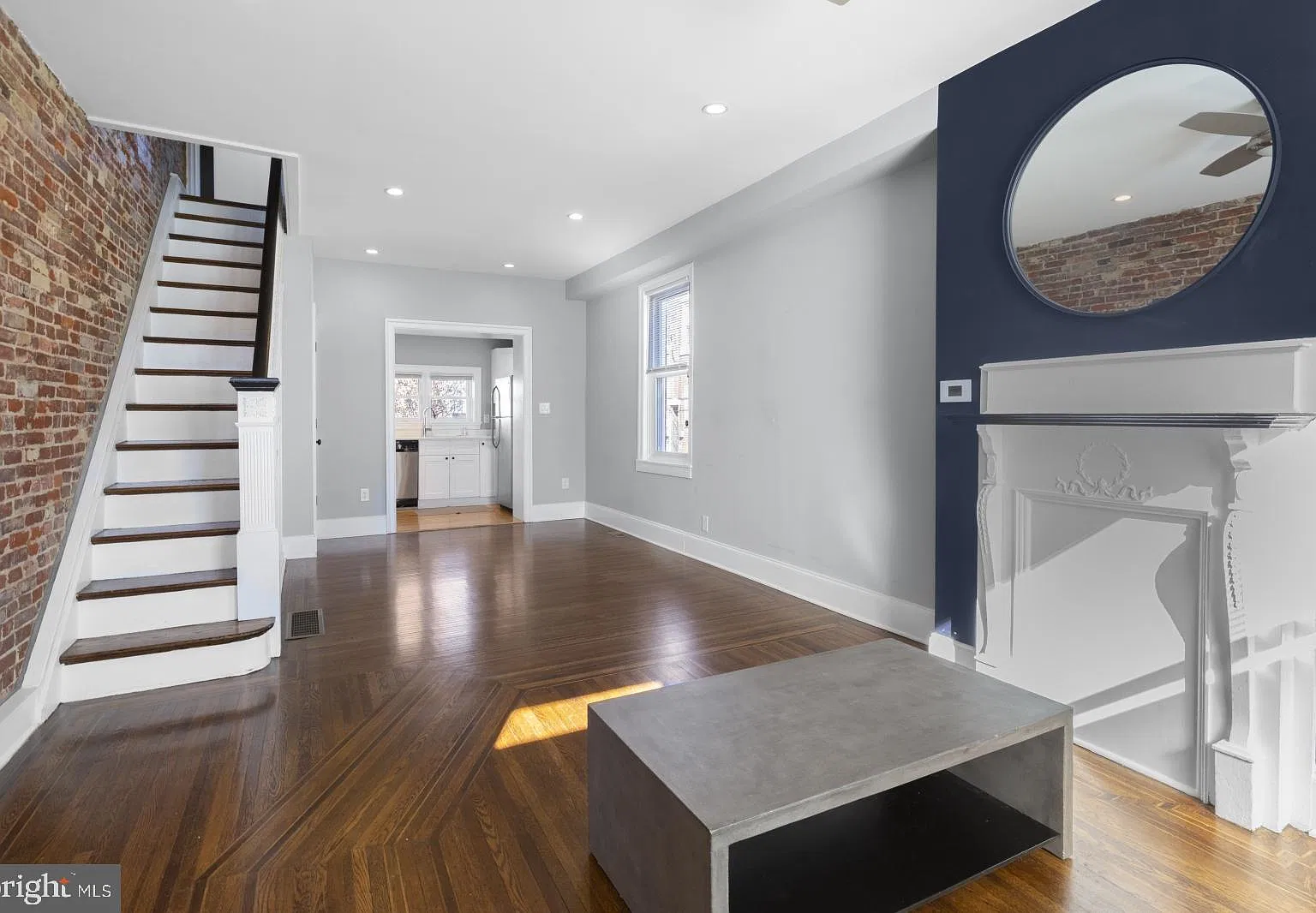 2 bed, 1.0 bath, 904 sqft, $2,095 — Photo 1