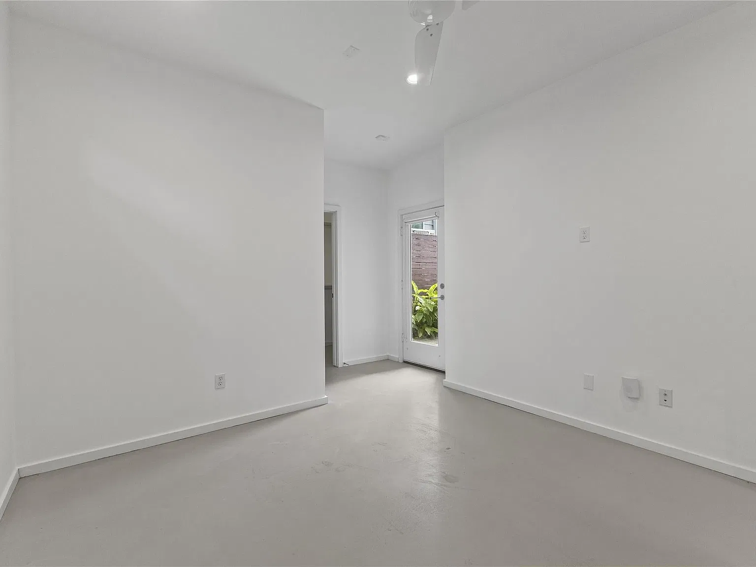 3 bed, 3.5 bath, 2578 sqft, $3,200 — Photo 4