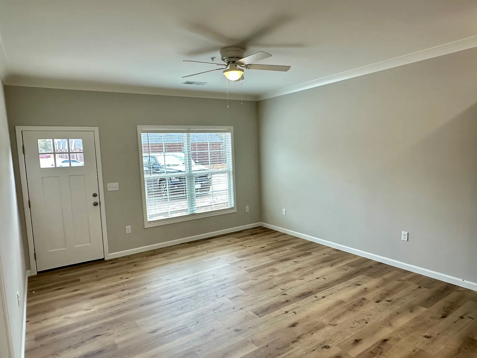 1 bed, 900 sqft, $1,200 — Photo 2