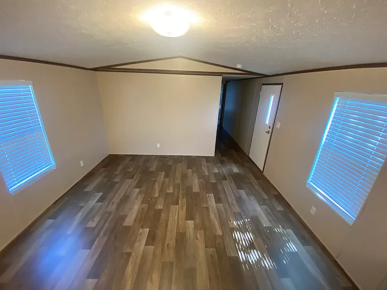 131 Eldridge Ln — Photo 5