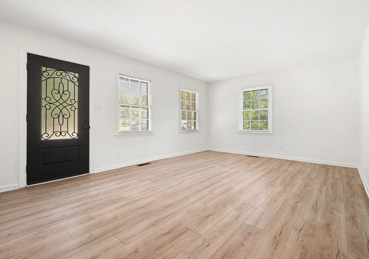 1006 Willowdale Dr — Photo 4