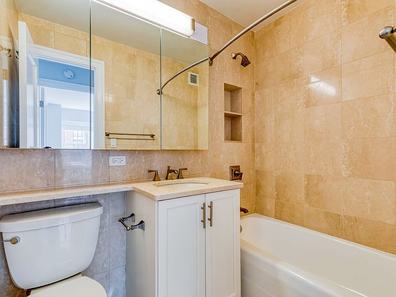 5th image of 20 W 64th St APT 24P