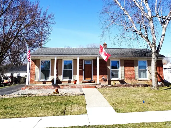 5232 Greenleaf Dr, Swartz Creek, MI 48473