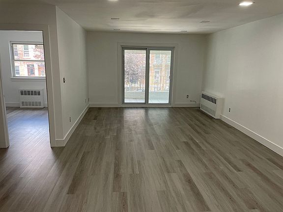 3rd image of 24-27 43rd St Floor 2