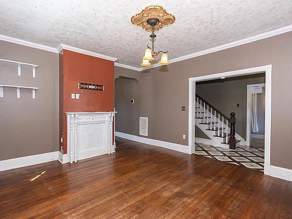 4th image of 901 E Pembroke Ave