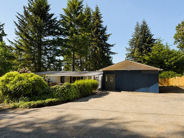 3061 SE Maple St — Photo 2